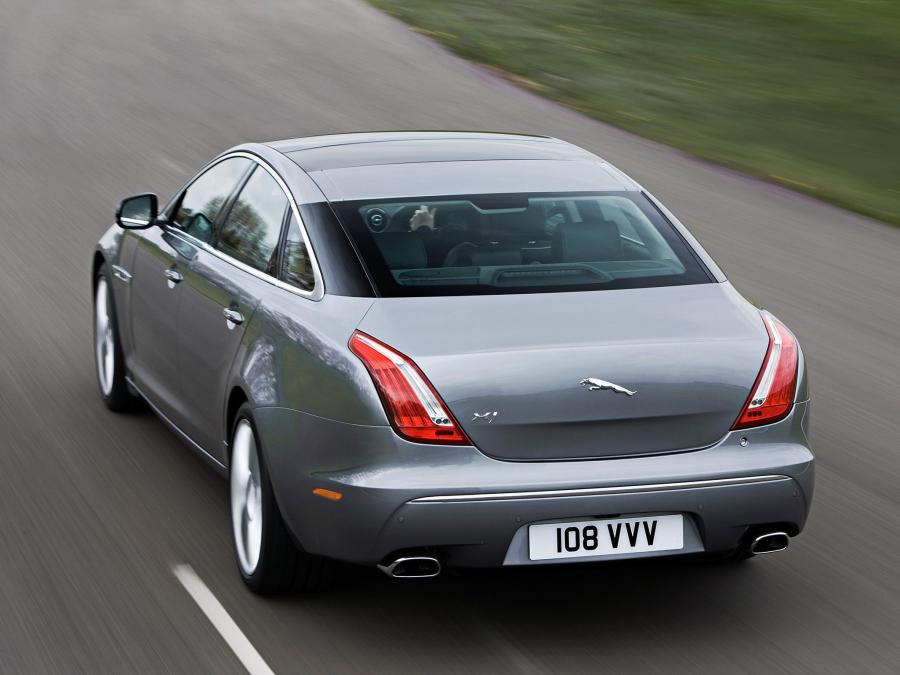  Jaguar XJ 2009 года  (UK) (фото 23 из 30)